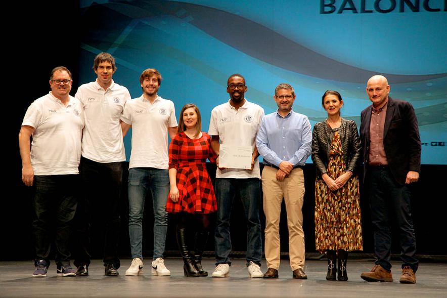 Gala del Deporte 2019 -   Posado de varios deportistas premiados con el alcalde Sánchez Acera y varias representantes del ayuntamiento. 