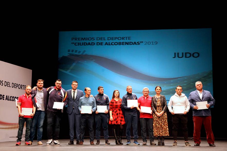 Gala del Deporte 2019 - Posado del equipo de Hockey premiado, con el vice alcalde Arranz, la concejal de deportes y Eduardo Andradas.