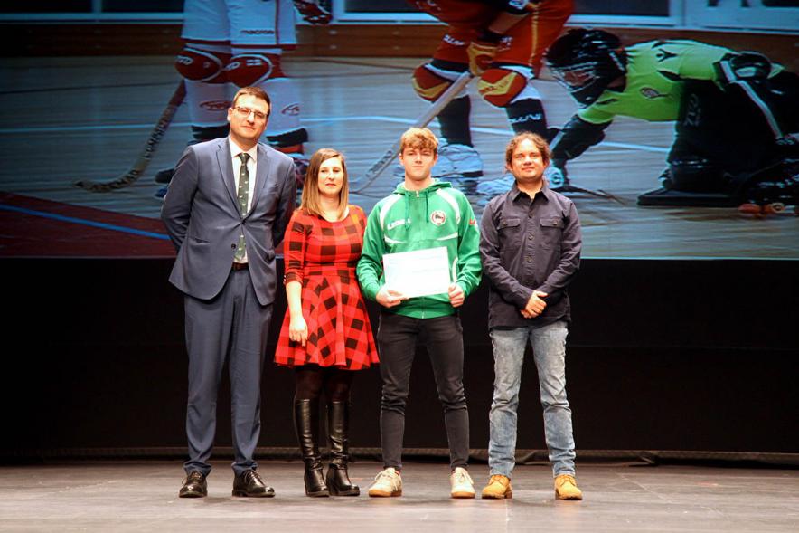 Gala del Deporte 2019 - Posado de un deportista premiado  con el vice alcalde Arranz, la concejal de deportes y Eduardo Andradas.