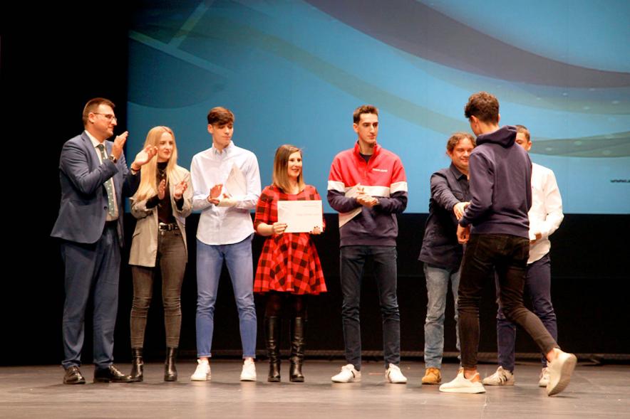 Gala del Deporte 2019 - Imagen del aplauso de las autoridades municipales a los deportistas premiados.