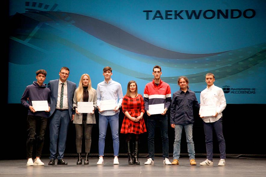 Gala del Deporte 2019 - Posado de varios deportistas premiados  con el vice alcalde Arranz, la concejal de deportes y Eduardo Andradas.