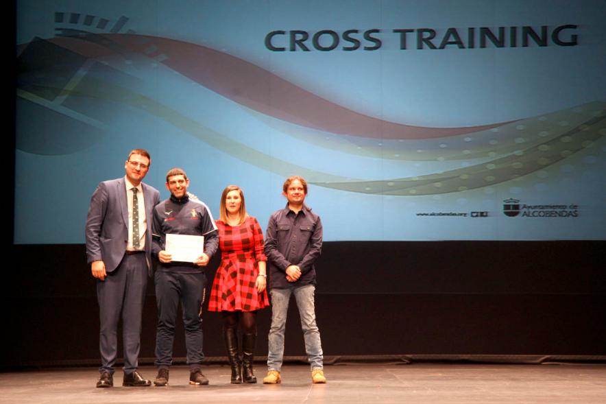 Gala del Deporte 2019 - Posado del vice alcalde Arranz, la concejal María Espín, Eduardo Andradas, con un deportista premiado.