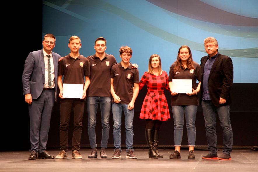 Gala del Deporte 2019 -  Posado del  vicealcalde Arranz, la concejal,  con un deportista premiado.