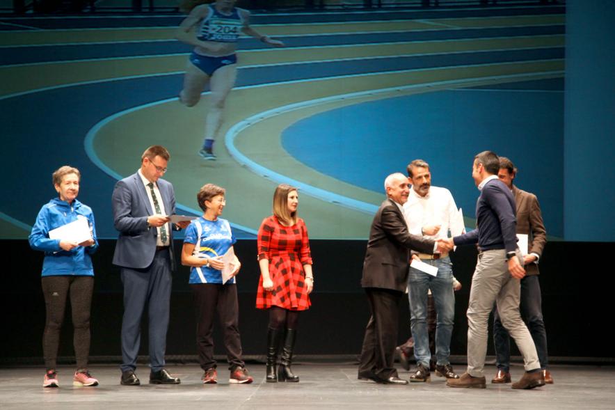 Gala del Deporte 2019 - Posado de varios deportistas premiados  con el vicealcalde Arranz y la concejal de deportes María Espín.