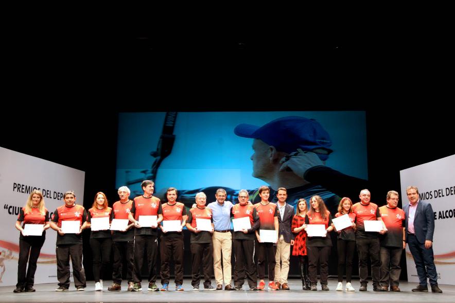 Gala del Deporte 2019 -  Posado del equipo de tiro con arco, con el alcalde Sánchez Acera y varios corporativos municipales.