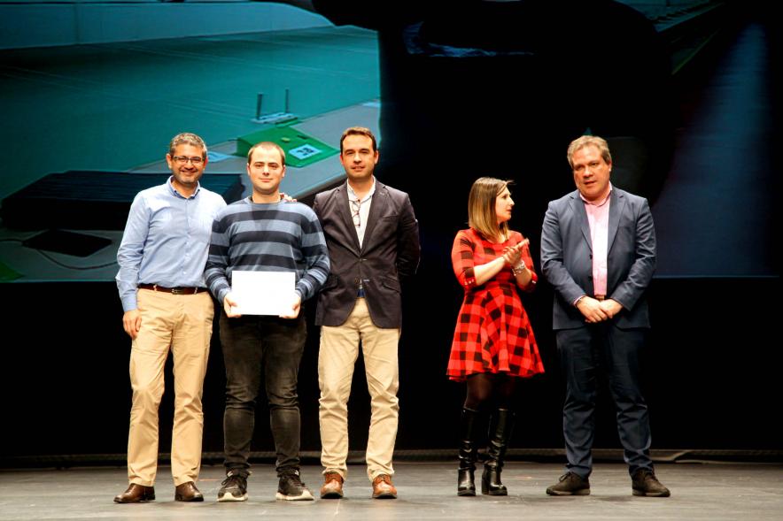 Gala del Deporte 2019 - Posado del  alcalde Sánchez Acera,  las autoridades municipales,  con un deportista premiado.