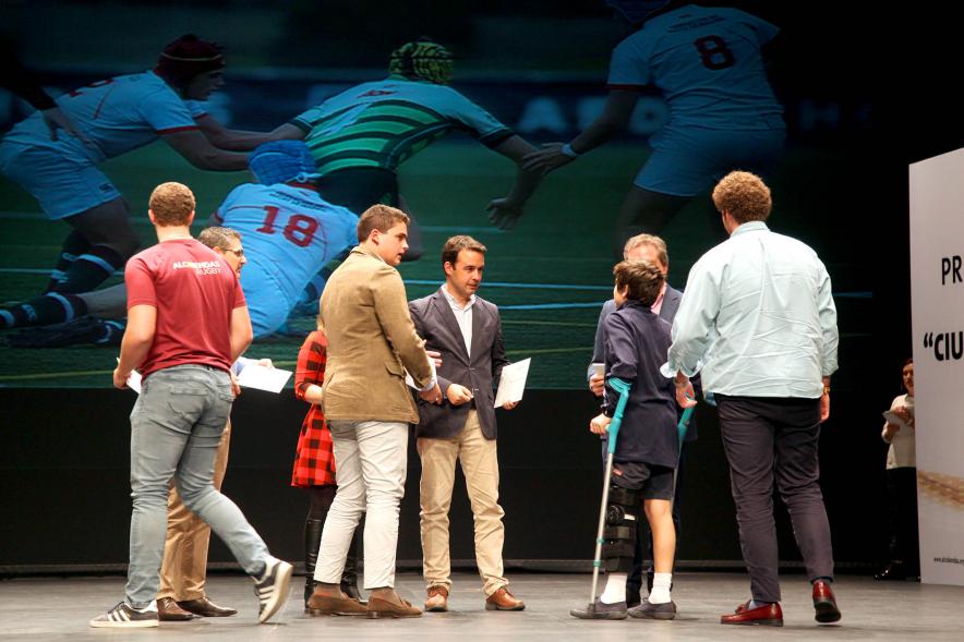 Gala del Deporte 2019 - Un grupo de deportistas en el escenario.
