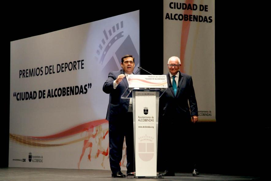Gala del Deporte 2019 - Imagen del discurso de dos directivos  premiados.