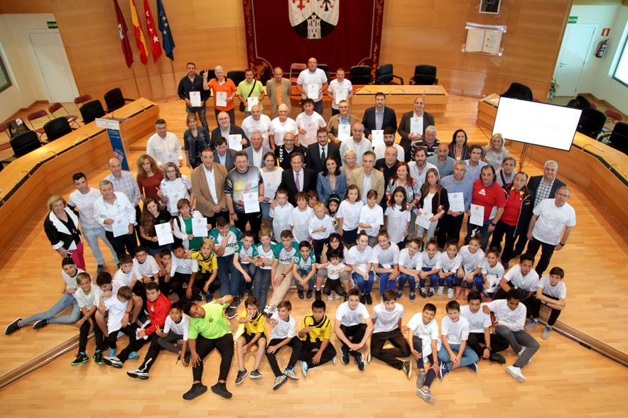 Presentación de la Campaña Juego Limpio - Imagen cenital de todos los participantes en la presentación.