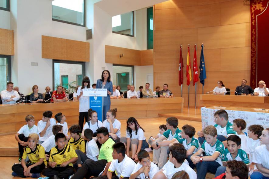 Presentación de la Campaña Juego Limpio - Imagen de persona hablando para el público asistente.