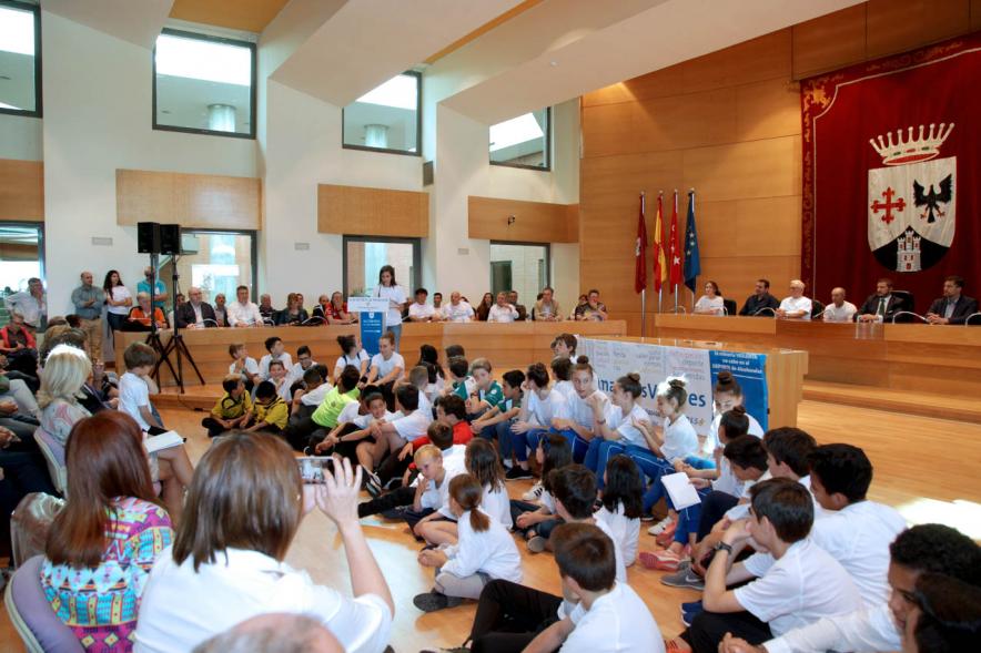 Presentación de la Campaña Juego Limpio - Imagen de persona hablando para el público asistente.