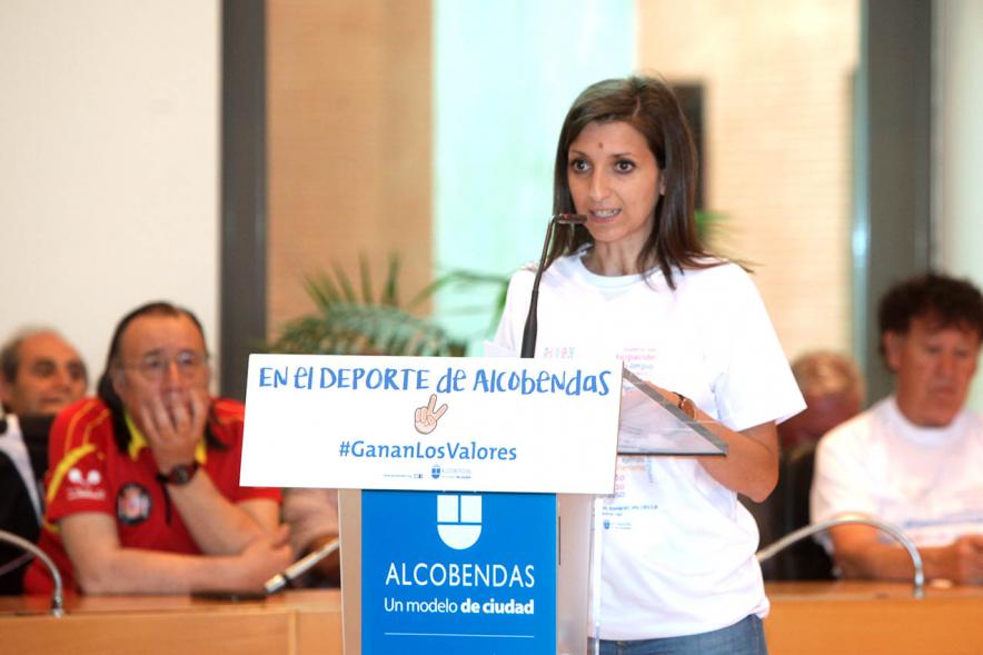 Presentación de la Campaña Juego Limpio - Imagen de persona hablando para el público asistente.