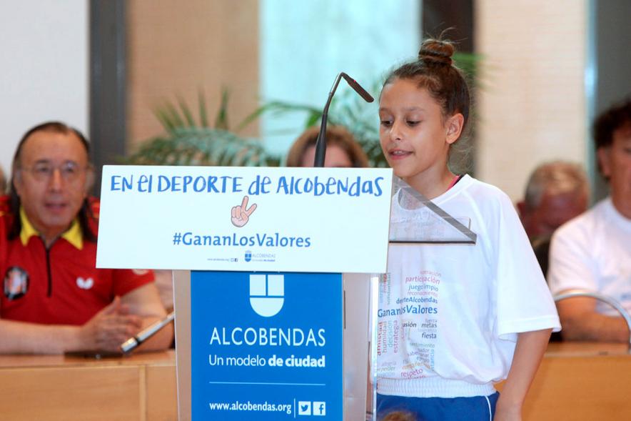 Presentación de la Campaña Juego Limpio - Imagen de persona hablando para el público asistente.