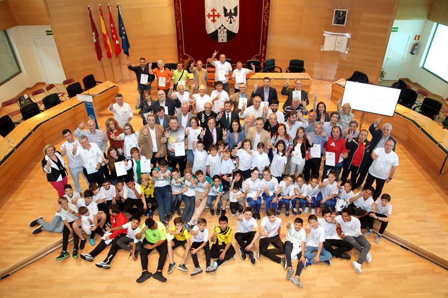 Presentación de la Campaña Juego Limpio - Imagen cenital de todos los participantes en la presentación.