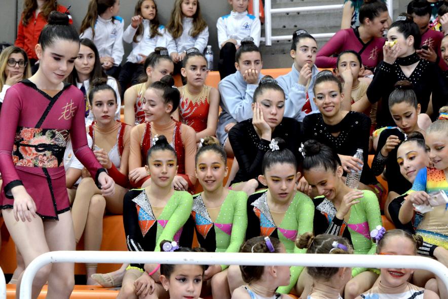 Participantes viendo la competición