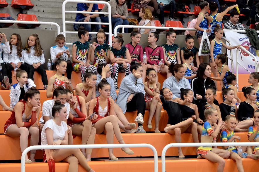 Participantes viendo la competición