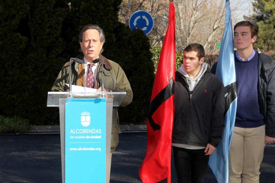 Acto de Denominación de la Glorieta Mary Ward detalle discurso alcalde García de Vinuesa