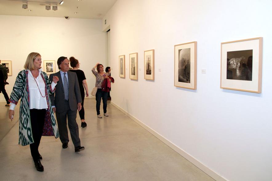 Alcalde Ignacio de Vinuesa y Directora del Centro de Arte Belén Pool.