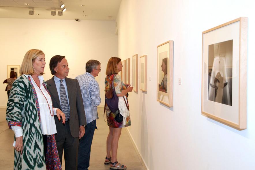 Alcalde Ignacio de Vinuesa y Directora del Centro de Arte Belén Pool.