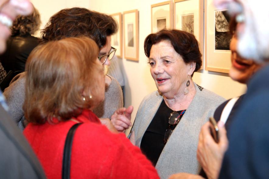  Graciela Iturbide y asistentes al evento. 