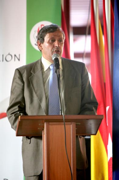 Graduación Curso 2015-16 IES Virgen de la Paz - Uno de los presentadores.