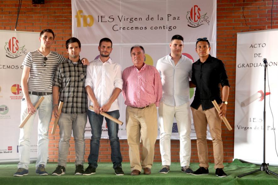 Graduación Curso 2015-16 IES Virgen de la Paz - Grupo de graduados.
