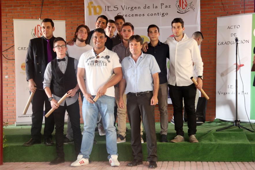 Graduación Curso 2015-16 IES Virgen de la Paz - Grupo de graduados.