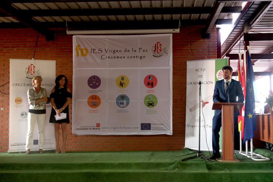 Graduación Curso 2015-16 IES Virgen de la Paz -  Vista del escenario.