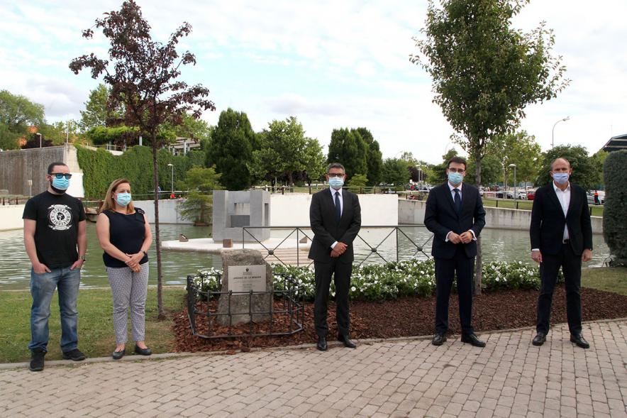 Homenaje a las Víctimas del Covid-19 - Imagen de parte de las autoridades asistentes al acto.