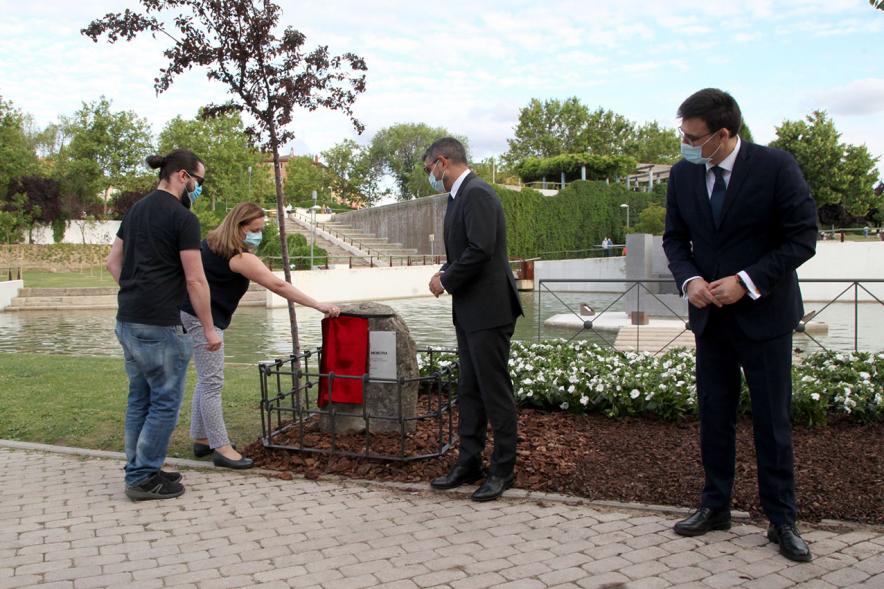Homenaje a las Víctimas del Covid-19 - Imagen del alcalde Rafael Sánchez Acera junto al vicealcalde Miguel Ángel Arranz.