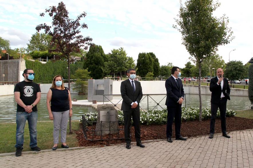 Homenaje a las Víctimas del Covid-19 - Imagen de parte de las autoridades asistentes al acto.