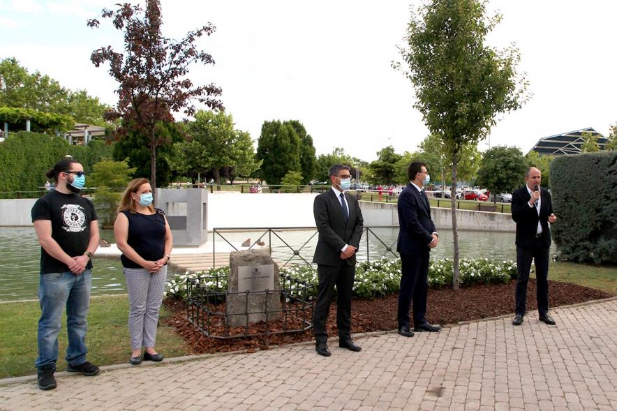 Homenaje a las Víctimas del Covid-19 - Imagen de parte de las autoridades asistentes al acto.