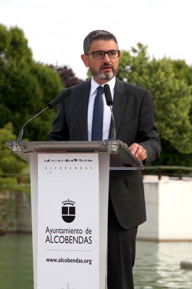 Homenaje a las Víctimas del Covid-19 - Imagen del alcalde Rafael Sánchez Acera en un momento de su discurso.