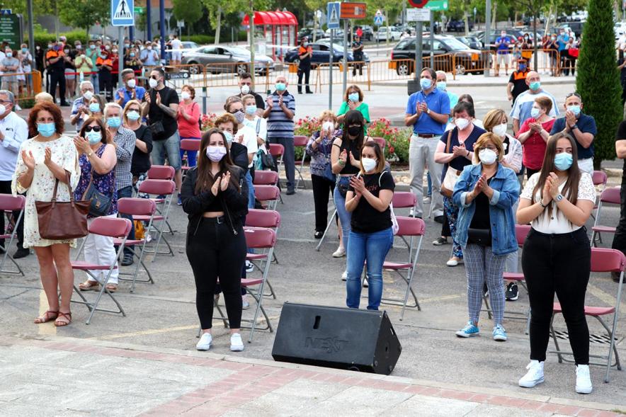 Homenaje a las Víctimas del Covid-19 - Imagen del público asistente, aplaudiendo.