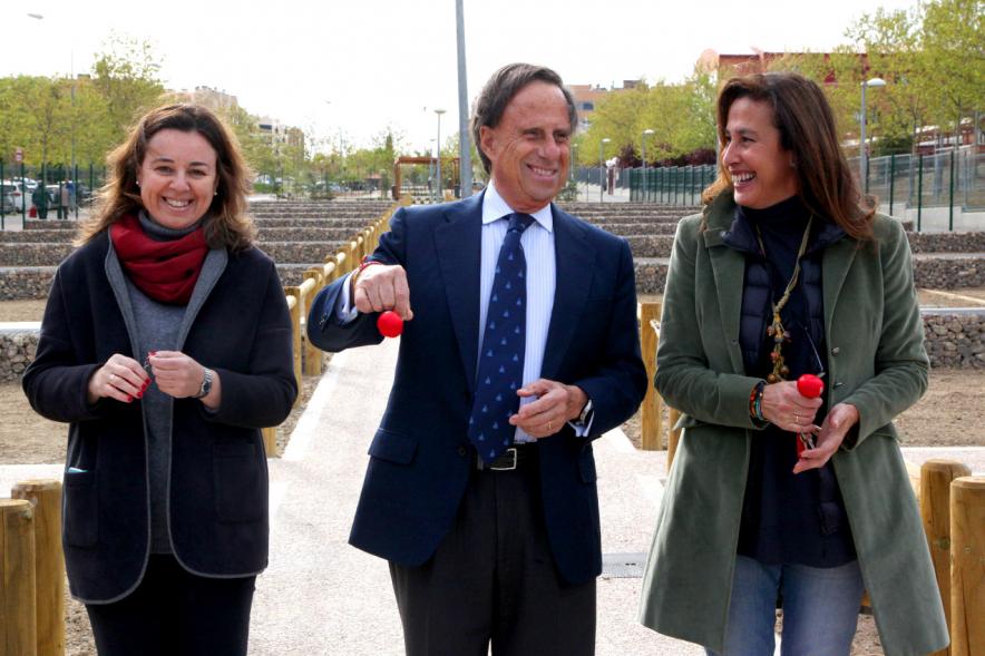 Alcalde Ignacio de Vinuesa, concejalas Paloma Cano Suarez, María José Ortiz, en la entrega de llaves.  2019