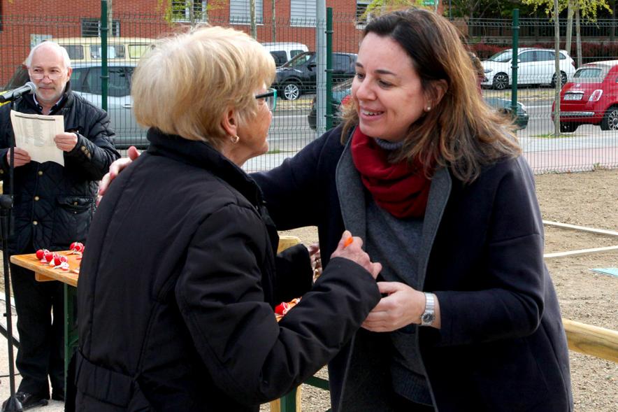  Concejala María José Ortiz, haciendo entrega de las llaves al beneficiario. 2019 161916