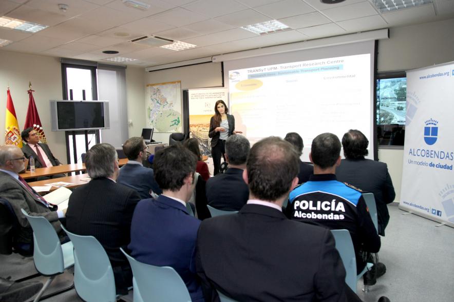 Presentación Proyecto Harmony - Imagen lateral de los participantes y la ponente.