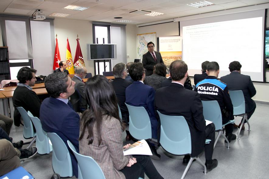 Presentación Proyecto Harmony - Imagen lateral de los participantes y la ponente.