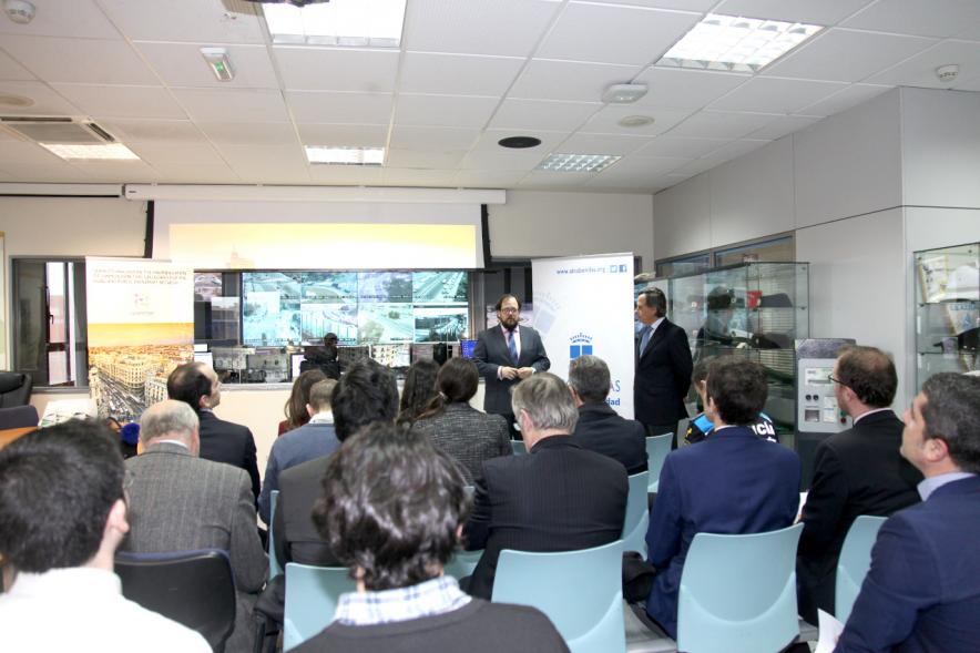 Presentación Proyecto Harmony - Imagen del concejal y los asistentes.