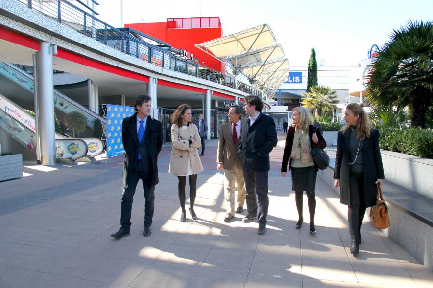Delegación municipal pasea por Heron City Diversia