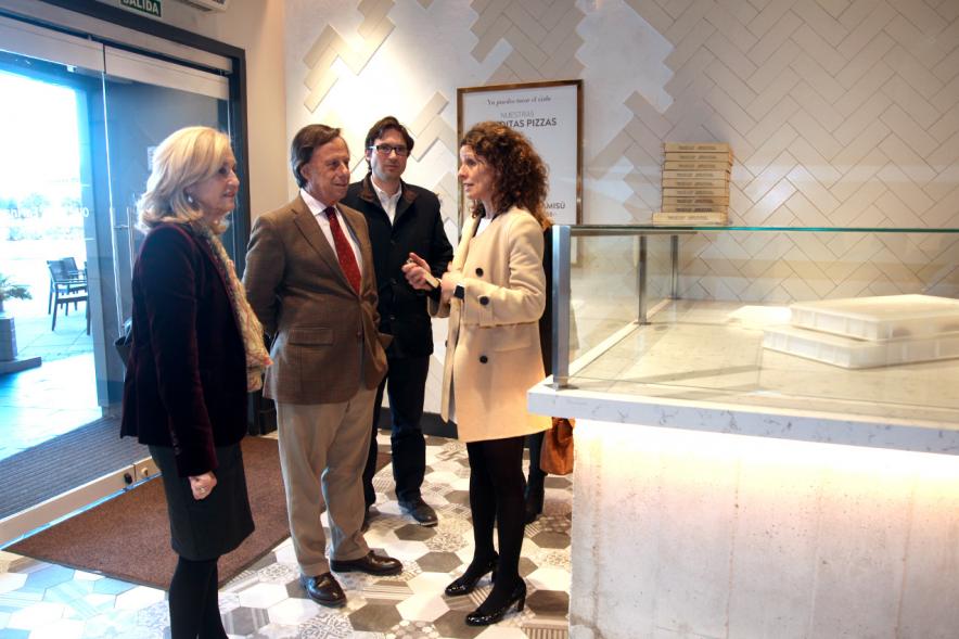 Delegación municipal durante la visita