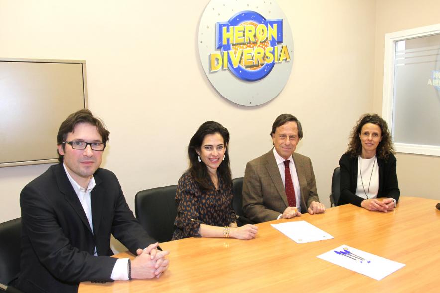 Representantes de cada una de las partes en la firma del acuerdo
