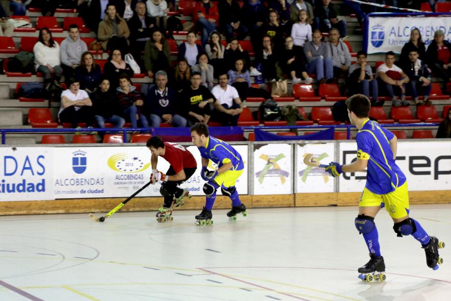 Campeonato de España Junior de Hockey sobre Patines - Imágenes de diferentes momentos del partido de hockey sobre patines.