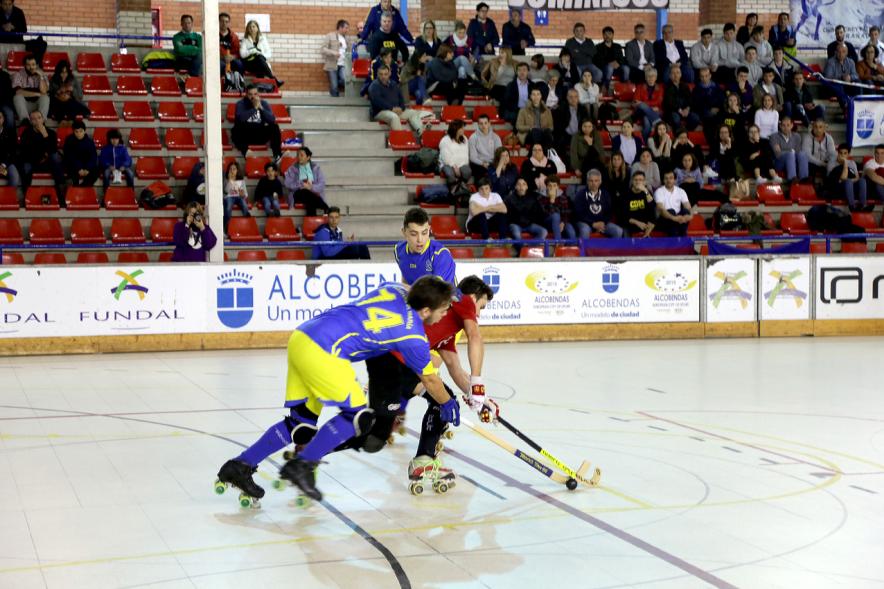 Campeonato de España Junior de Hockey sobre Patines - Imágenes de diferentes momentos del partido de hockey sobre patines.