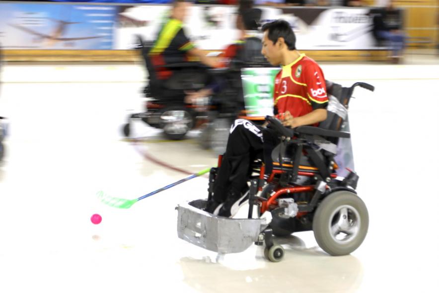 Campeonato de España de Hockey Silla de Ruedas Eléctricas -  Imagen en movimiento de los jugadores durante el partido.
