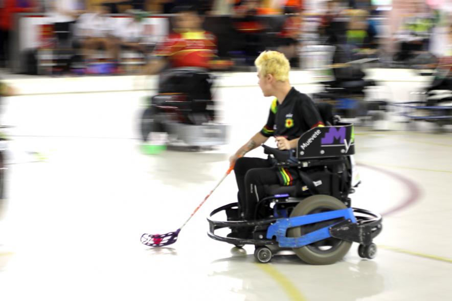 Campeonato de España de Hockey Silla de Ruedas Eléctricas -  Imagen en movimiento de los jugadores durante el partido.