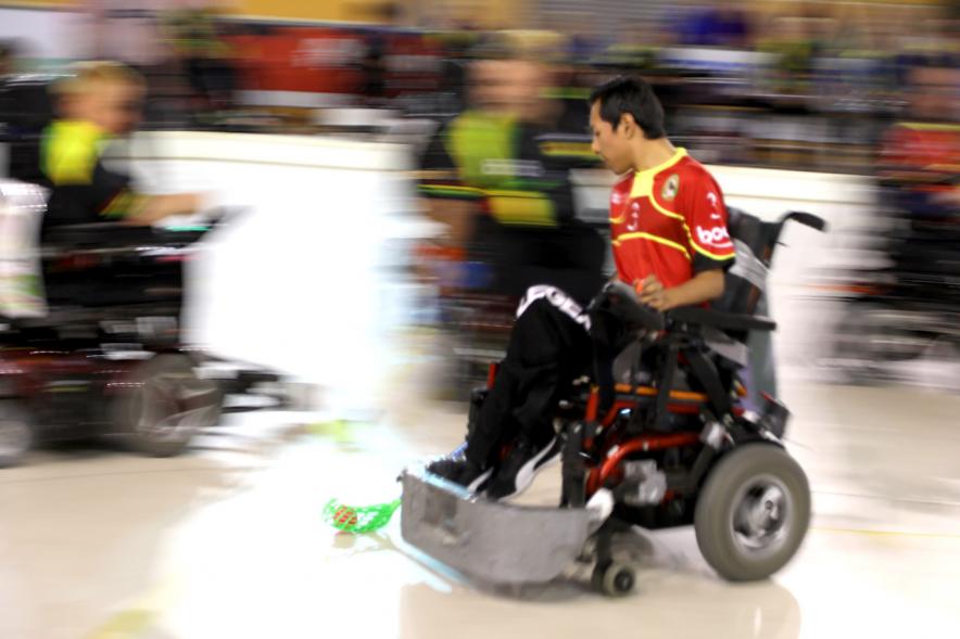 Campeonato de España de Hockey Silla de Ruedas Eléctricas - Imagen en movimiento de los jugadores durante el partido.