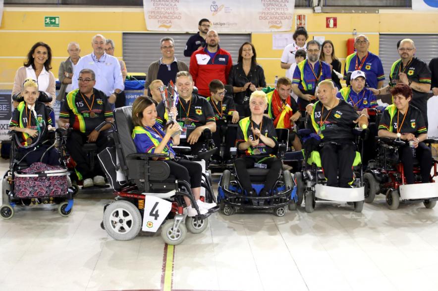 Campeonato de España de Hockey Silla de Ruedas Eléctricas - Posado grupal de los equipos de hockey.