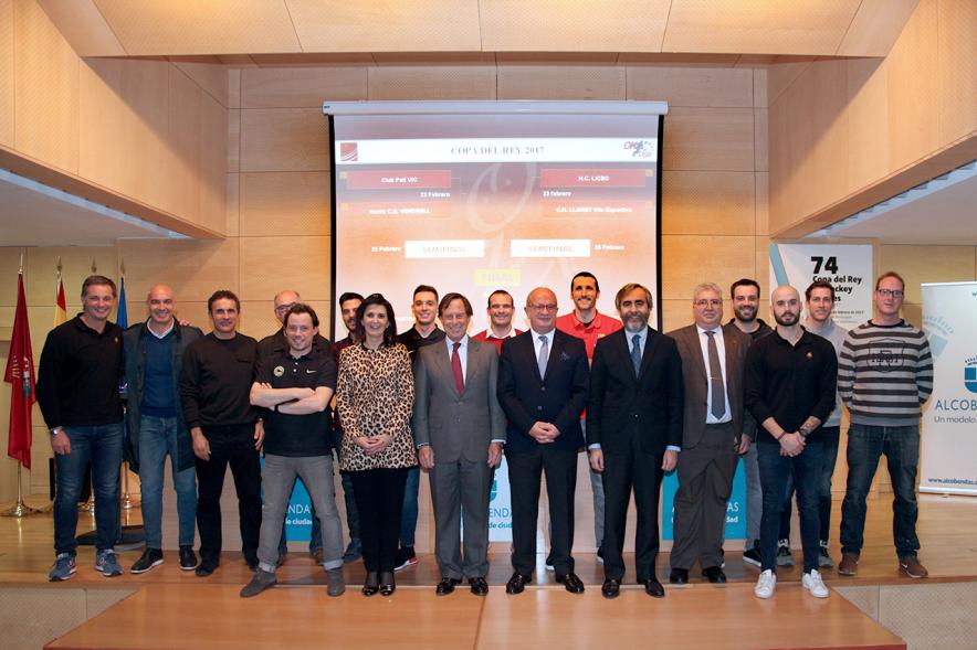 Presentación 74ª Copa del Rey de Hockey Patines -Grupal del equipo y las autoridades. 