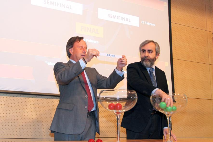 Presentación 74ª Copa del Rey de Hockey Patines -  El alcalde en el sorteo.